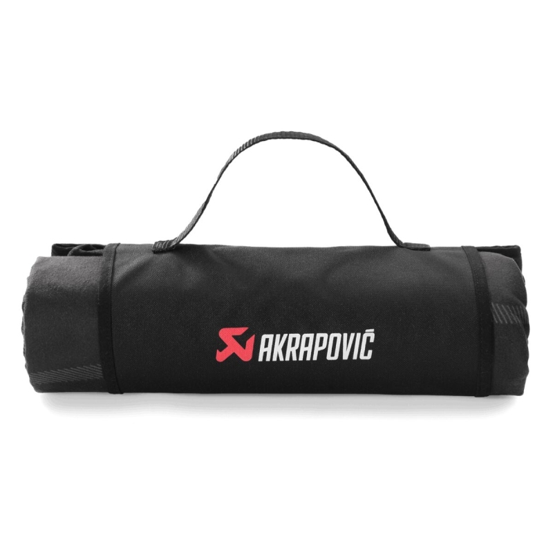 COUVERTURE AKRAPOVIC