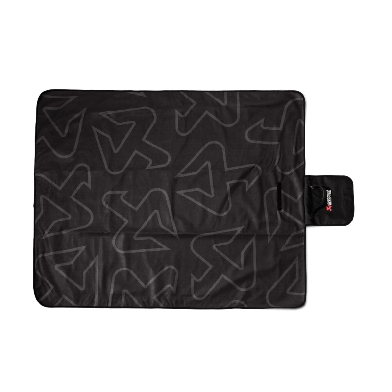 COUVERTURE AKRAPOVIC