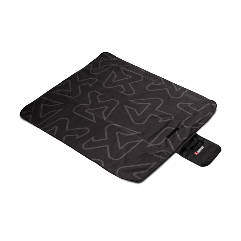 COUVERTURE AKRAPOVIC